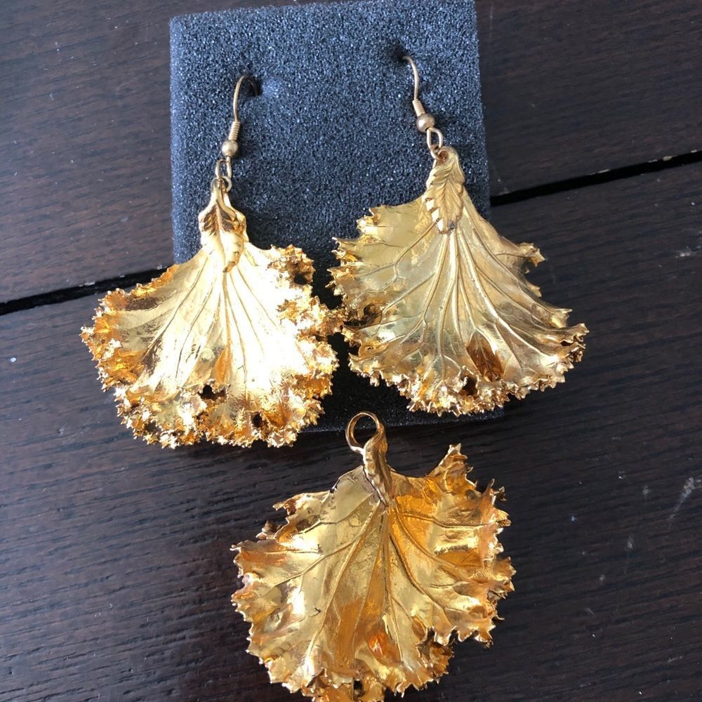 Gold dipped leaf earrings and necklace pen…